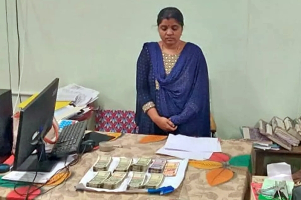42 lakh bribe in GPay? Virudhachalam Sub-Register Sangeetha caught by TN Anti-Corruption Police 42 lakh bribe in GPay? Virudhachalam Sub-Register Sangeetha caught by TN Anti-Corruption Police