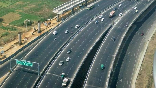 Has the number of toll booths on National Highways increased, say sources