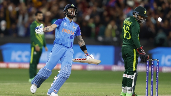 Asia Cup 2023: Amid of crowd shouted Pakistan woman expressing her love for Virat Kohli 
