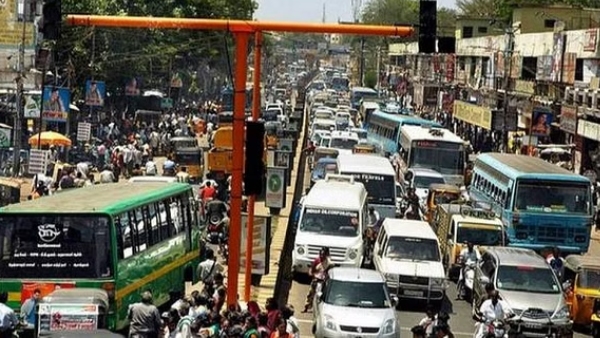 Madurai Happy news and Excellent Karaoke music played on Road Traffic Signals 