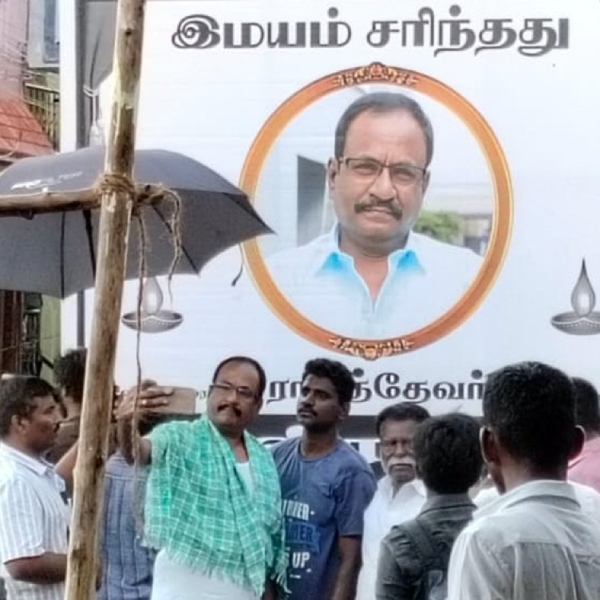 Marimuthu selfie with his own last tribute banner goes trending on social media 