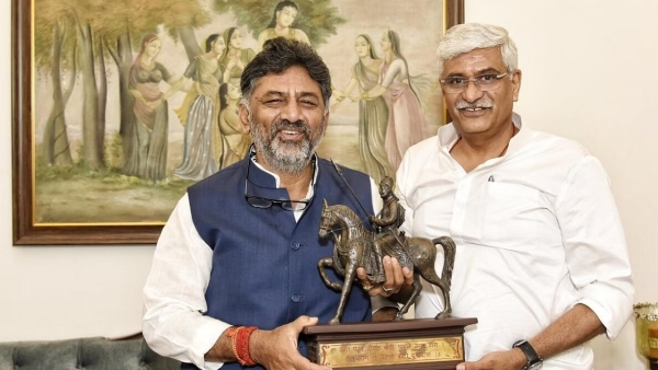 Karnataka Deputy CM DK Shivakumar met Union Jal Shakti Minister Gajendra Singh Shekhawat Karnataka Deputy CM DK Shivakumar met Union Jal Shakti Minister Gajendra Singh Shekhawat