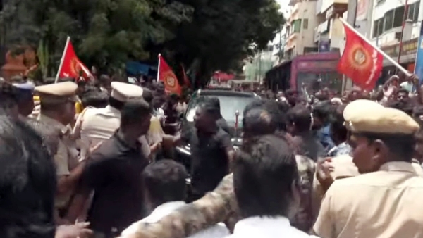 Naam Tamilar Cadres clash with Chennai Police 