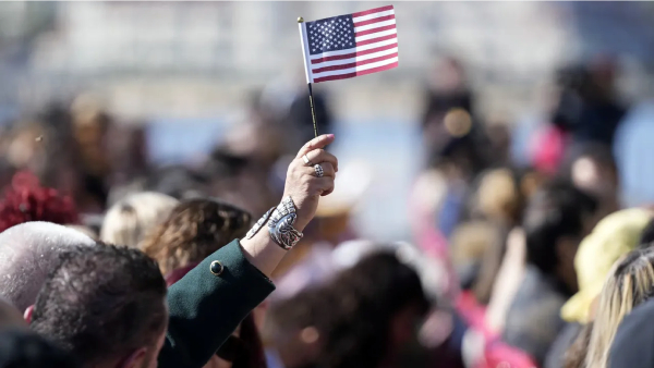 Population of foreigners is increasing in USA now One in 7 is foreign-born