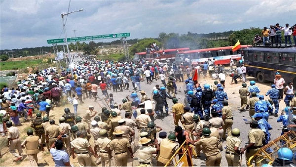 Due to Bangalore Bandh Tamil Nadu lorries will be stopped at the Karnataka border 