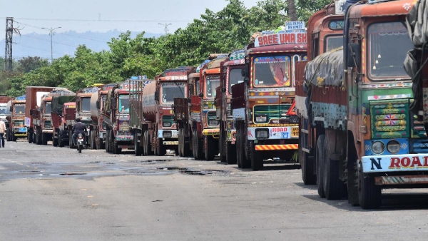 Due to Bangalore Bandh Tamil Nadu lorries will be stopped at the Karnataka border 