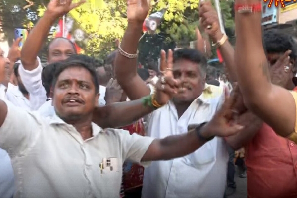 AIADMK celebrated no alliance with BJP by bursting crackers and giving sweets 