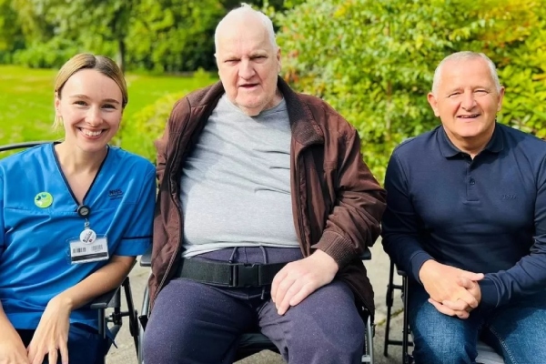 ambulance worker expresses gratitude to the patient and nurse who saved his life ambulance worker expresses gratitude to the patient and nurse who saved his life