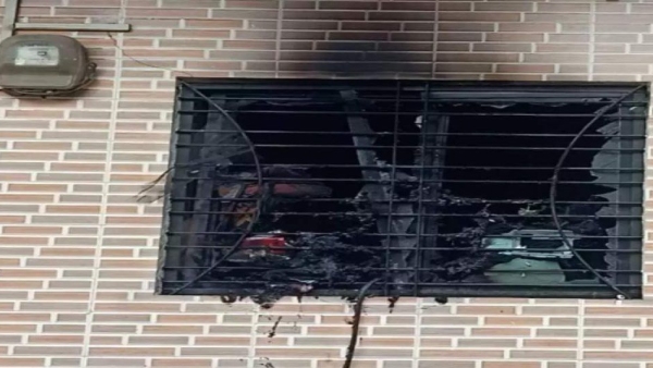  Charging Mobile Explodes and causes very heavy damage and Shatters Windows Of Parked Cars