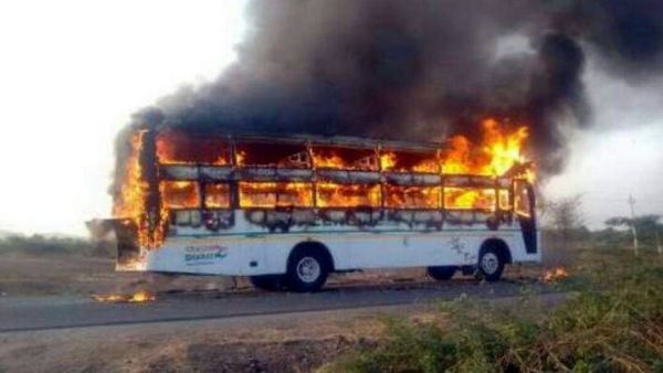 Omni bus catch fire Chennai - Bangalore high near Chembarampakkam Omni bus catch fire Chennai - Bangalore high near Chembarampakkam