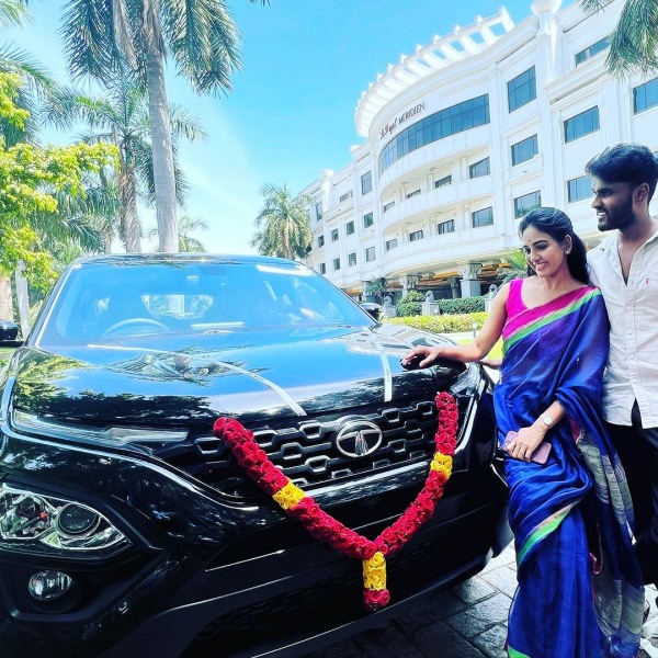 Bigg boss Actress Bhavani and dance master Aamir buying new car