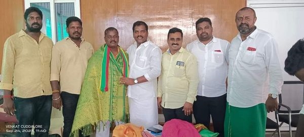 Important wickets out in Pmk! Administrators jumped to Velmurugan party! 