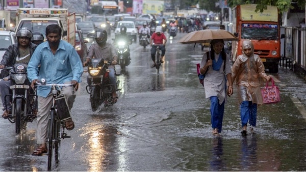 In Tamil Nadu today 6 districts including chennai gets rain till 10 AM, says Meteorological centre 