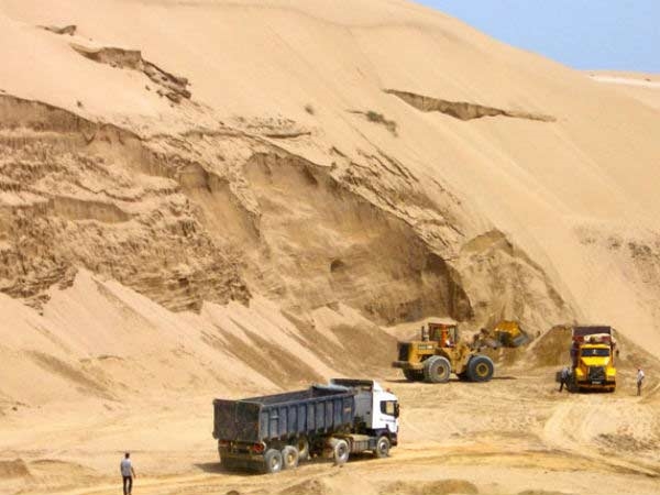 Anbumani Ramadoss condemns about Koolidam san quarry 