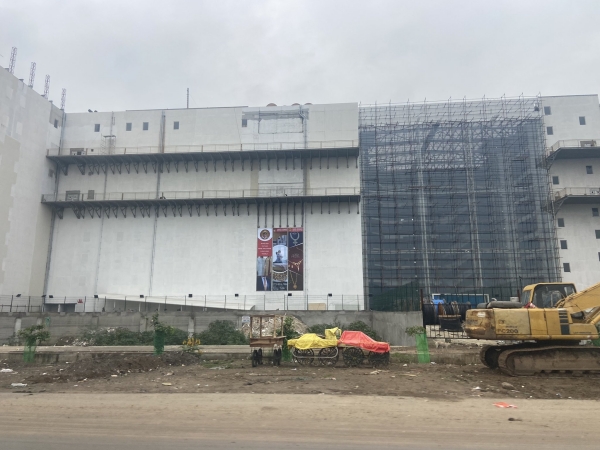 Why did the authorities seal the shop of Saravana Selvaratnam on Chennai Pallavaram Radial Road? 
