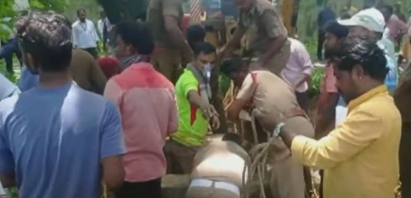 2 workers died in Avadi because of poisonous gas 