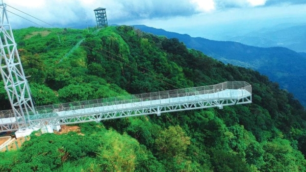 Indias longest glass bridge open for public in Idukki Indias longest glass bridge open for public in Idukki