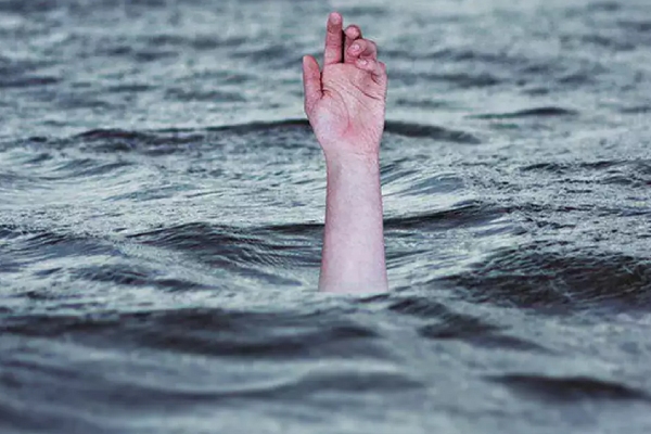 Woman drown in Pichavaram river with her car while she was learn driving 
