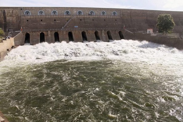 Mettur Dams water level drops to 44 feet Karnataka refuses to supply water Power generation affected 