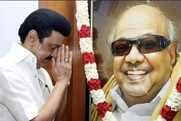 There is no photo of Stalin or Karunanidhi pic in the Kalaingar 1000 RS Housewives money Scheme There is no photo of Stalin or Karunanidhi pic in the Kalaingar 1000 RS Housewives money Scheme