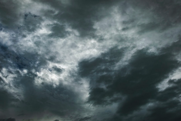 Heavy rain with thunder and lightning has started in Chennai 