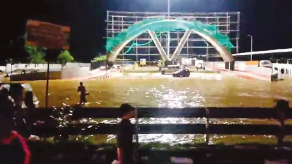 GST roads are getting water storm drainage opposite to Kilambakkam Bus Terminus 