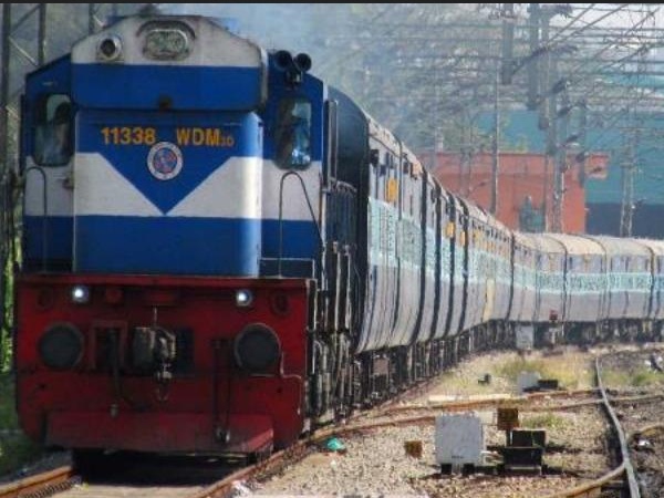 Farmers Union has called for a massive rail strike in the delta districts today 