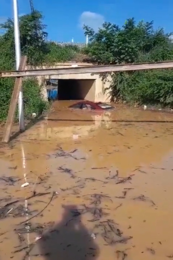 Bangalore received heavy rain and subway flood that drowned a car, police gives traffic advisory 