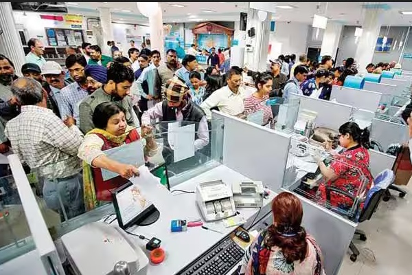  Kalaingar 1000 RS Housewives money Scheme: Why women are suddenly going to banks? 