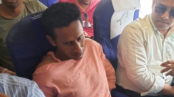  Man tried open planes emergency door and wanted to jump