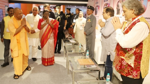 The President praised the ongoing trade fair in Uttar Pradesh 