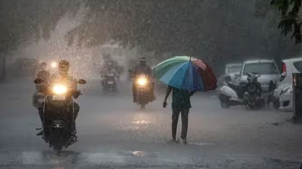 Thunderstorms are lashing the city and suburbs of Chennai 