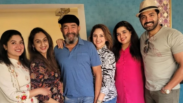 Actor Vijayakumar daughter shared a green smoothie receipe 