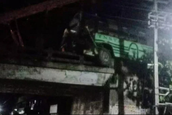 Cuddalore incident and 40 passengers rescued after breaking the glass in the Tamil Nadu Government Bus 