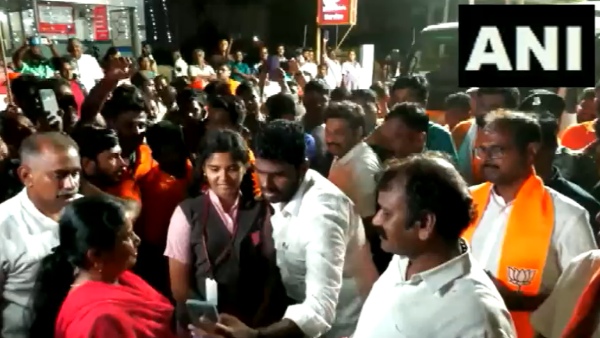 ADMK BJP Alliance Break BJP workers paste Poster in Theni 