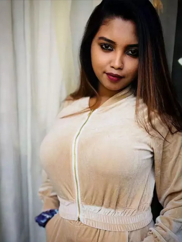 Why is Reels Fame Illakkiya complaining about fake profiles in app X and Instagram? 