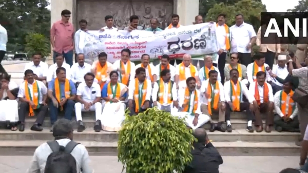 Cauvery Row: BJP leaders Including Yediyurappa dharna in Bengaluru protesting water supply to Tamil Nadu 