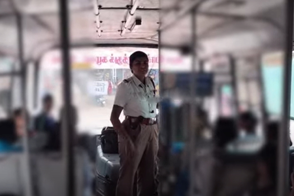  Traffic Police SI issued a warning to the students boarding the college bus in Tiruppathur 