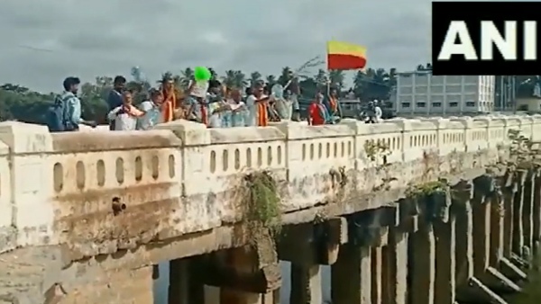 Cauvery: Karnataka Rakshana Vedike holds protest against MPs