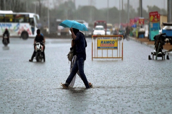 Chennai Met Department said that possibility of heavy rain in 12 districts in TN 