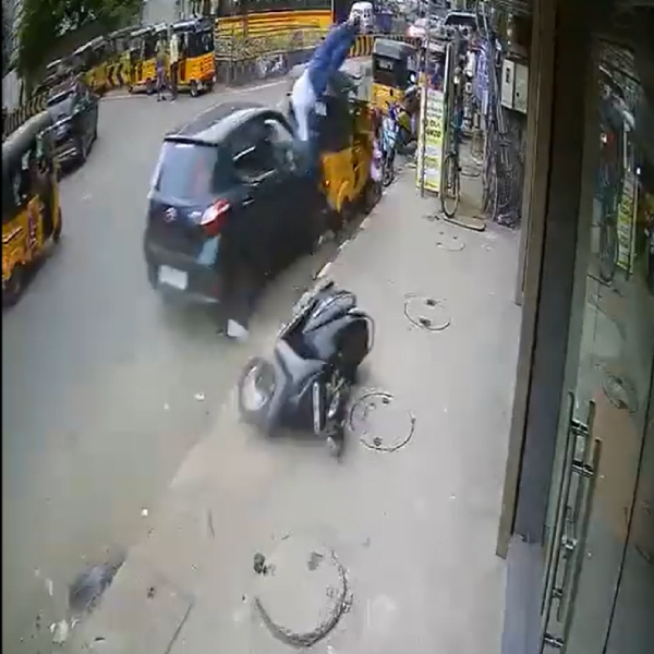 Car hits while run in high speed: Pedestrian thrown away and killed in chennai 