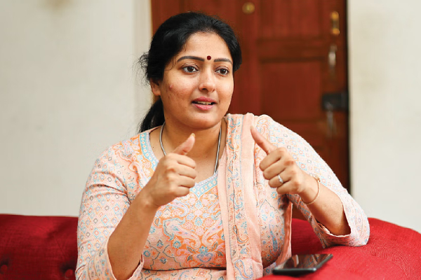 Gayathri Raghuram conspiracy on Covid vaccine is the reason for heart attack 