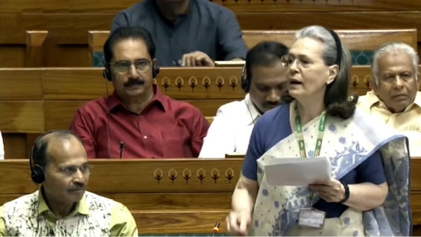 Jyotiraditya Scindia sitting next to Sonia Gandhi in Parliaments Central Hall 