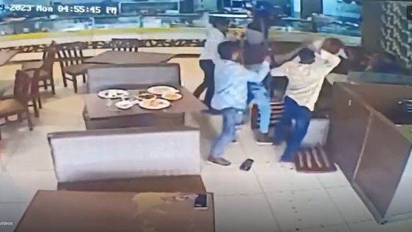 Bengalore: Attacked with Sword 70 times; MK Azhagari aide Madurai VK Gurusamy dies