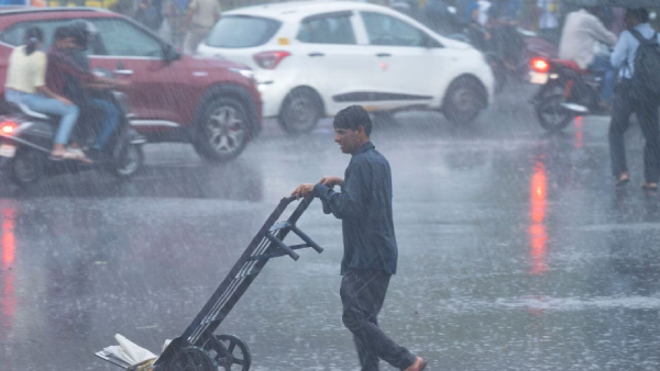 Chennai Meterological department gave heavy rain alert in 14 districts 