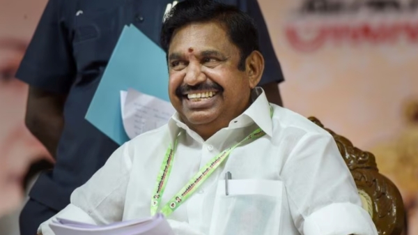What happened in the Edappadi meeting with AIADMK district secretaries? 