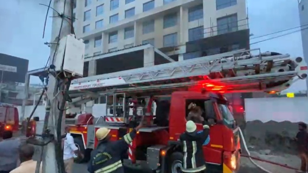  Terrible fire accident in 9 storied building in Velachery, Chennai