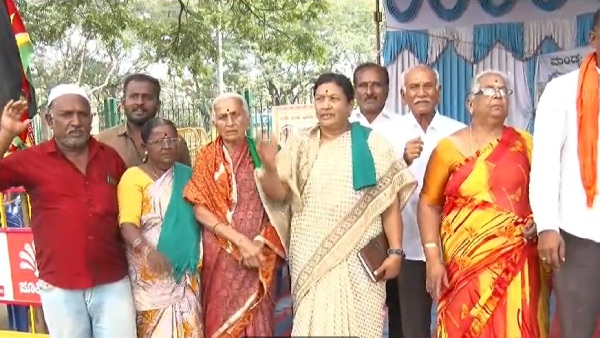 Cauvery Verdict: Mandya farmers protest releasing of Cauvery to Tamilnadu 