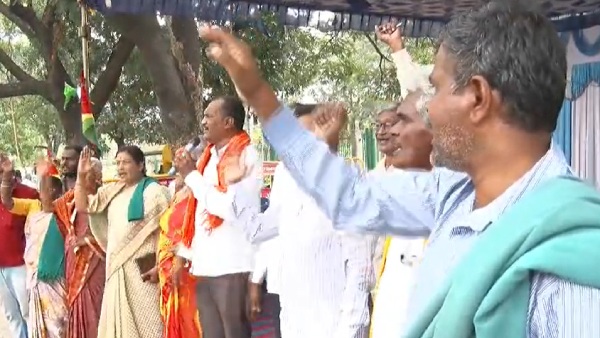 Cauvery Verdict: Mandya farmers protest releasing of Cauvery to Tamilnadu 