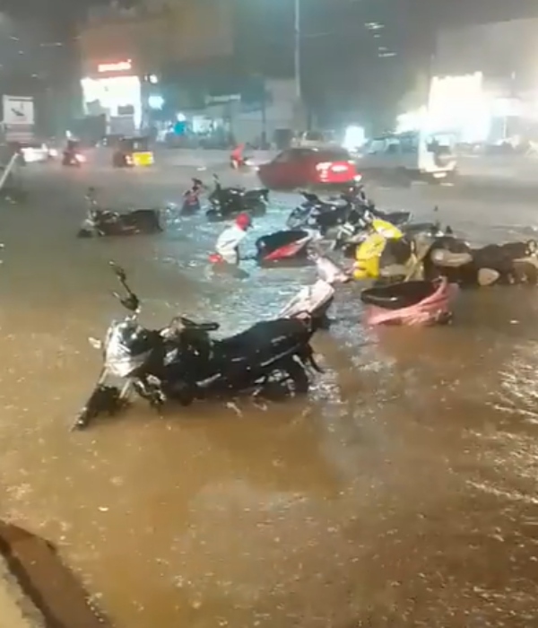 the road in Tambaram Selaiyur was flooded due to rain: see the Video footage the road in Tambaram Selaiyur was flooded due to rain: see the Video footage